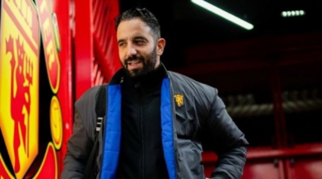 Trái ngược Fernandes, Mainoo và Martinez lạnh nhạt với Amorim sau trát sa thải