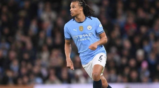 Khủng hoảng hàng thủ, AC Milan tính chiêu mộ Nathan Ake