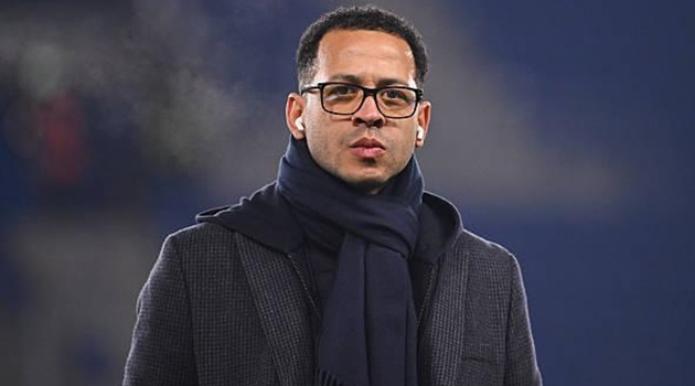 Rosenior mang sự thực dụng kiểu mới đến Chelsea