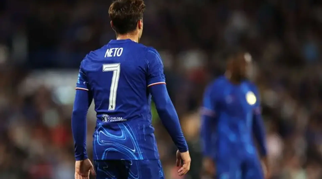 Fan Chelsea đòi Rosenior tống khứ Pedro Neto