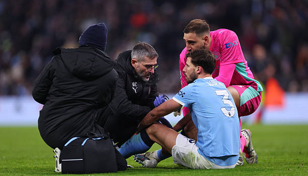 Pep Guardiola báo hung tin về Dias trước trận gặp Brighton