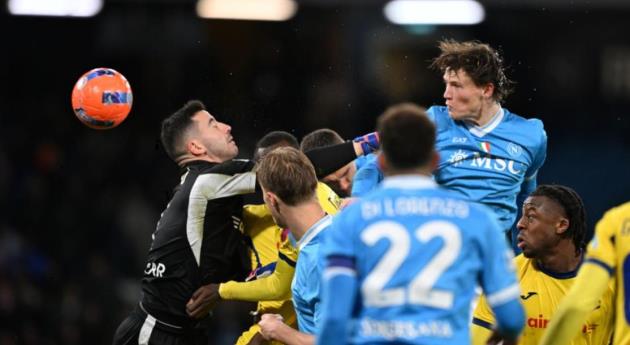 Ngược dòng gỡ hòa 2-2, Napoli thoát thua thót tim trước Verona