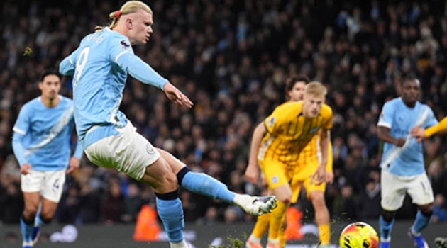 Haaland giải cơn khát, Man City vẫn hụt hơi tại Etihad