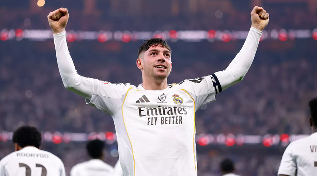 Real hạ Atletico 2-1 nhờ bàn đầu tiên của Valverde mùa này