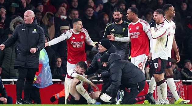 Thực tế chua chát sau cú đẩy người xấu xí của Martinelli