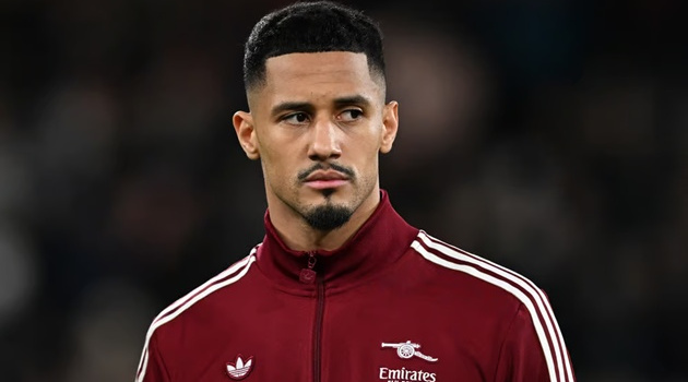 Chỉ còn 4 hậu vệ, Arsenal lo sốt vó trước đại chiến Chelsea