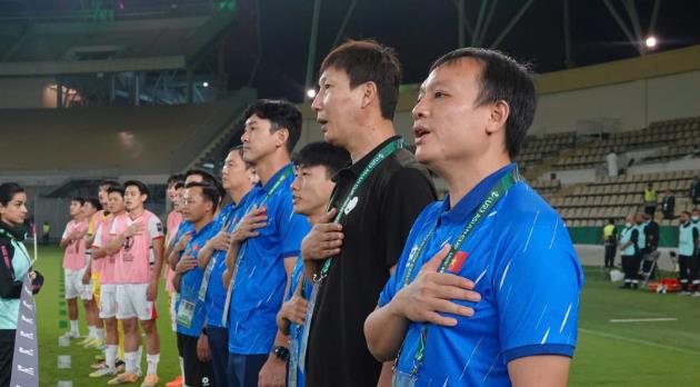HLV Kim Sang-sik truyền lửa cho U23 Việt Nam trước đại chiến UAE