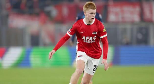 MU săn tiền vệ có lối đá y hệt trò cưng của Michael Carrick