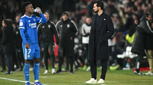 Arbeloa ra mắt thảm họa biến Real Madrid thành trò cười