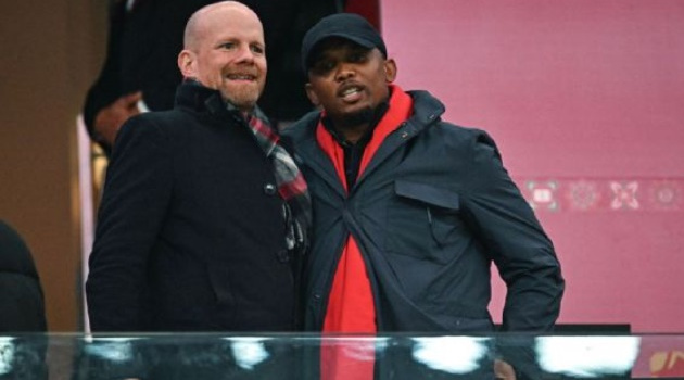 Samuel Eto'o bị CAF cấm 4 trận vì gây gổ trên khán đài