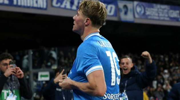 Conte ngầm chê Amorim không biết dùng Hojlund