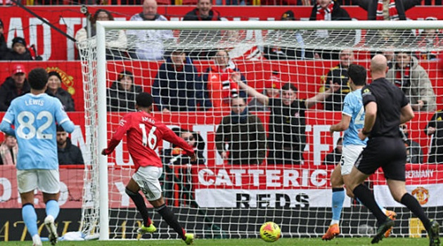 Amad xé lưới hụt, Sky Sports ấn tượng sức ép của Man Utd