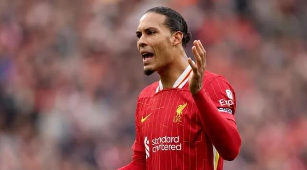 Van Dijk thất vọng vì CĐV Liverpool la ó đội nhà