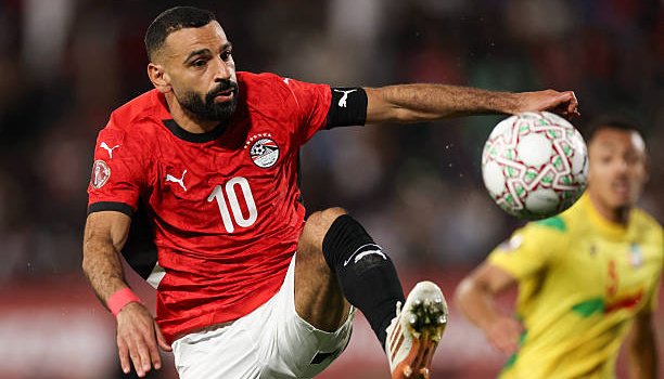 Salah trở lại đặt Arne Slot vào thế khó xử