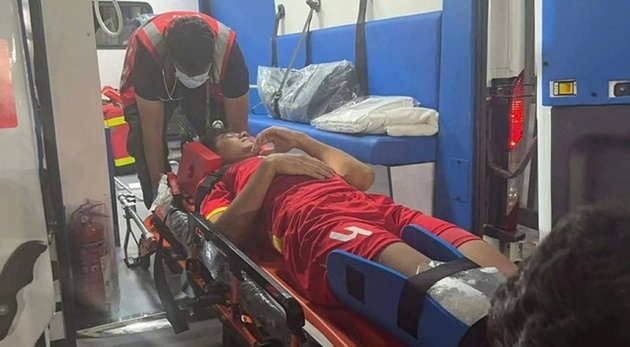 Trung vệ Hiểu Minh nói lời gan ruột sau chấn thương đứt dây chằng