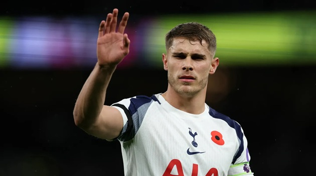 Tottenham treo giá kỷ lục thế giới cho Van de Ven
