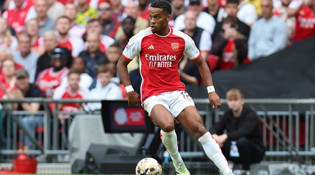 Scholes đánh giá Timber xuất sắc hơn Declan Rice