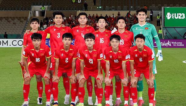 Thế hệ vàng U23 cạnh tranh với các đàn anh tuyển Việt Nam