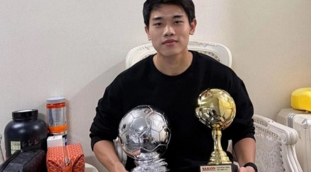 Điểm tin bóng đá Việt Nam 26/1: Đình Bắc khoe cú đúp danh hiệu; Dân mạng đòi tăng lương gấp cho HLV Kim Sang-sik