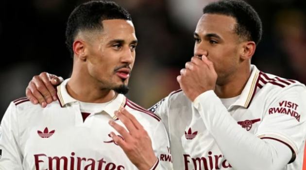 Arsene Wenger chỉ trích Saliba và Gabriel sau trận thua MU