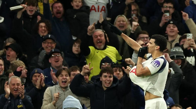 Tottenham không được phép hòa Frankfurt