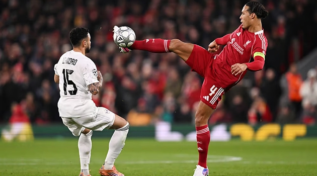 Lập hat-trick kiến tạo, Van Dijk thiết lập kỷ lục vô tiền khoáng hậu