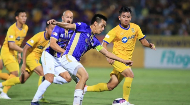 Soi trận SLNA vs Hà Nội: Văn Quyết thách thức Cao Văn Bình