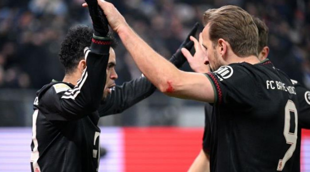 Kane và Luis Diaz lập công nhưng Bayern vẫn bị Hamburg cầm hòa