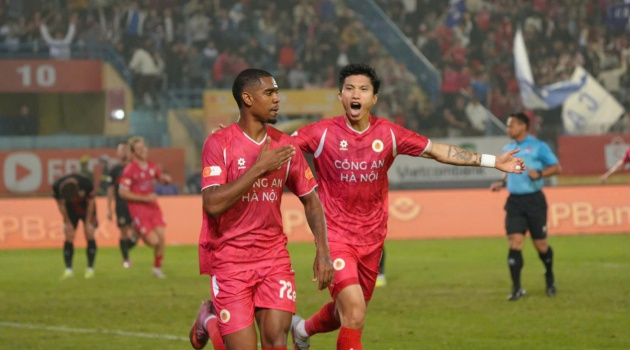 Alan lập hat-trick giúp CAHN soán ngôi đầu của Ninh Bình
