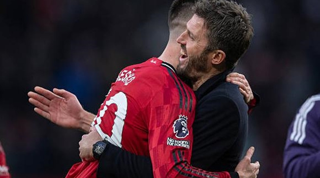 Carrick xúc động với người hùng Sesko