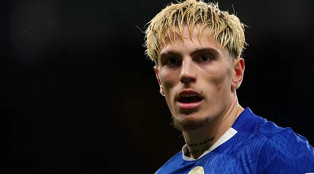 Neville chê Garnacho vụn vỡ khi Chelsea thắng ngược