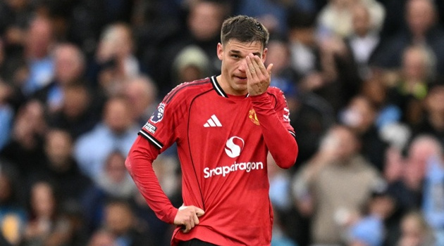 Thống kê thất vọng biến Ugarte thành gánh nặng tại MU