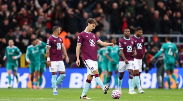 Cuộc chiến sinh tồn Ngoại hạng Anh và những cú bẻ lái khó tin