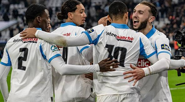 Greenwood rực sáng giúp Marseille đè bẹp Rennes