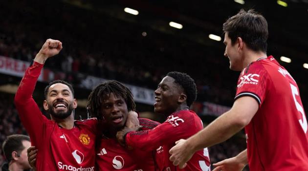 Amorim mắc sai lầm chí mạng khi bỏ rơi Mainoo để ưu ái Mount