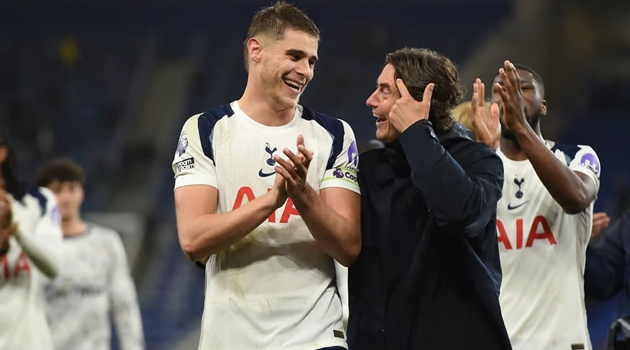 Van de Ven kịp trở lại đại chiến Man Utd