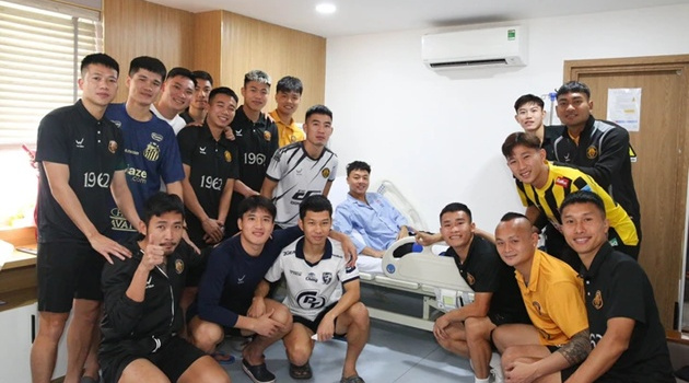 Thầy trò Thanh Hóa thăm Thái Sơn sau phẫu thuật