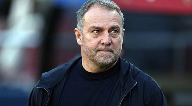 Flick chỉnh đốn dàn sao Barca sau hiệp một chậm chạp