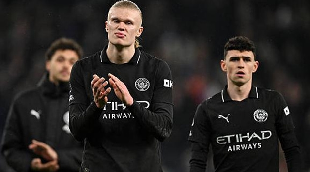 Sự phung phí có thể khiến Man City dâng cúp cho Arsenal