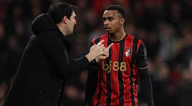 Arsenal tranh giành Eli Junior Kroupi với PSG