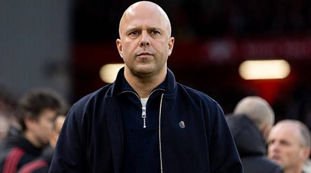 Thua Man City, Arne Slot vẫn tự tin bám đuổi MU