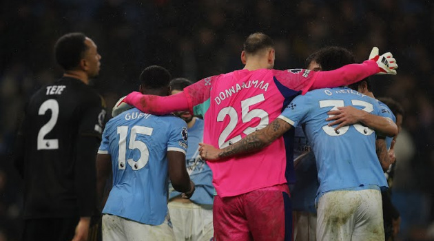 Bức tường thép Donnarumma giúp Man City bám đuổi Arsenal