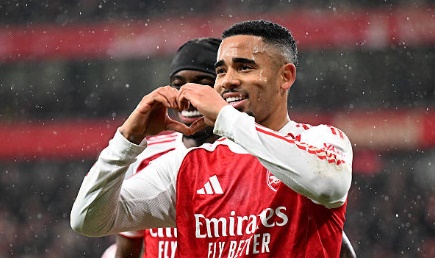 Arsenal ghi 4 bàn trong 30 phút, lập kỷ lục lịch sử tại FA Cup