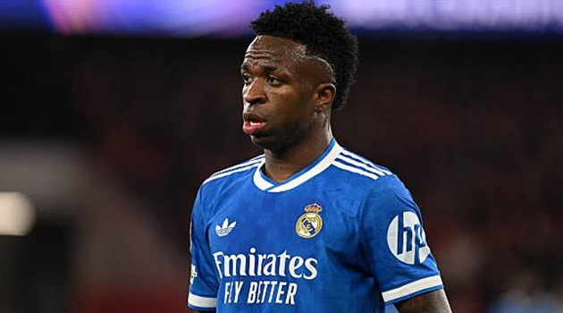 Vinicius và vũ điệu kiêu hãnh giữa tâm bão tại Da Luz