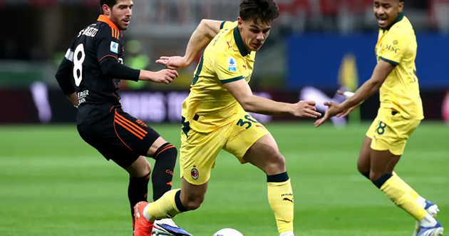 AC Milan bị Inter bỏ xa 7 điểm sau trận hòa Como