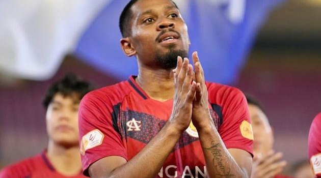 Quang Vinh bác bỏ tin đồn cạnh tranh vị trí với Văn Hậu