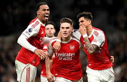 Neville phát cuồng vì phiên bản Gyokeres tốt nhất của Arsenal