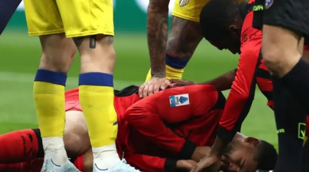 Loftus-Cheek gãy xương hàm và phải phẫu thuật khẩn cấp