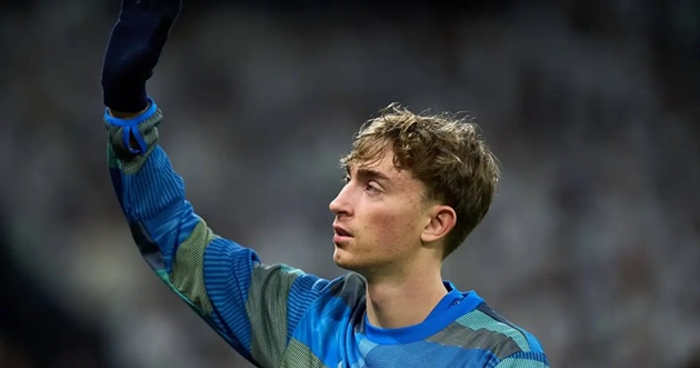 Dean Huijsen xin lỗi vì bài đăng nhạo báng người châu Á