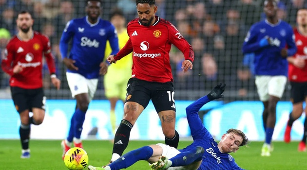 Carrick ca ngợi nỗ lực phòng ngự của Cunha